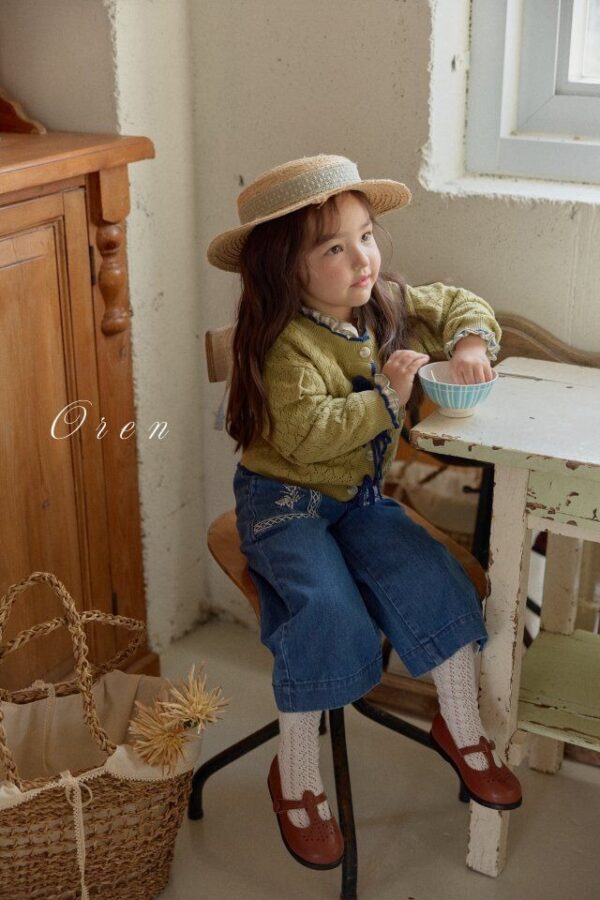 05F96600-3883-43C9-85EE-DC8BD80FC80F 〖預購〗Amélie 扇形針織開襟衫