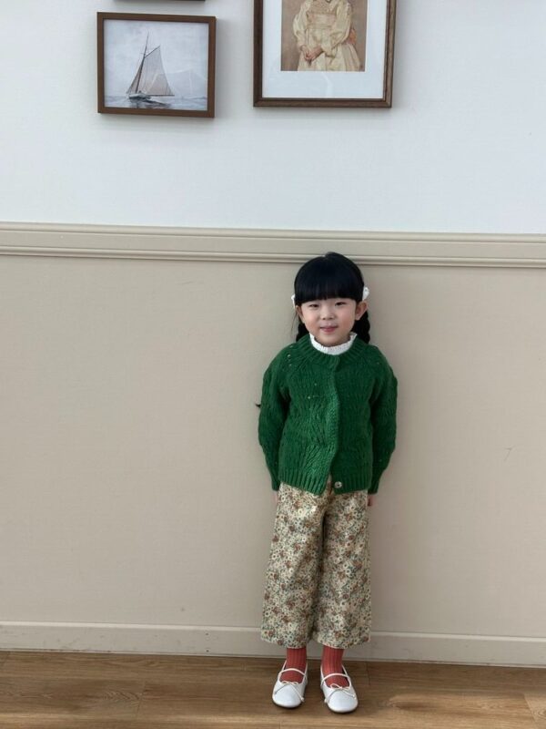 06599AF5-C5BD-417C-BC8C-CCD8F5AFE2B9 〖預購〗Koi 花綻碎花滿版質感長褲