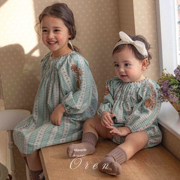 185B8C25-0079-4BF6-9015-1EEBC60DECED 〖預購〗Cefuri 復古格紋洋裝