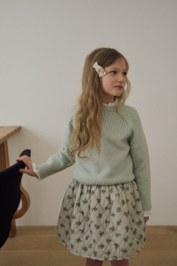 18C57C2D-9990-44DA-8F32-2038977BA016 〖預購〗羽翼立體壓紋質感短裙