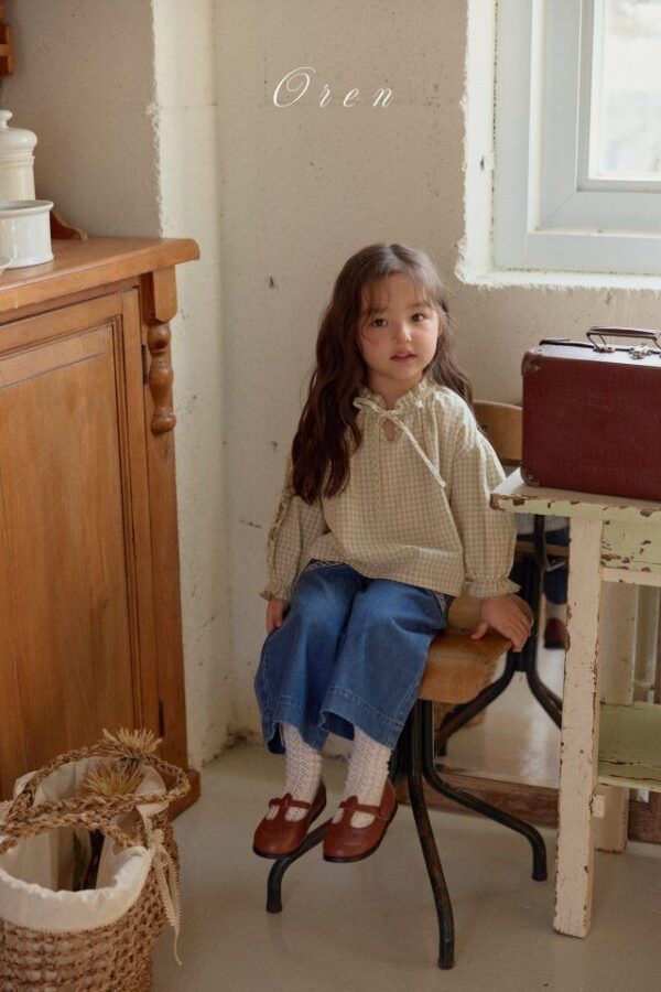 206DB45F-4A93-4A85-A9CE-72824959A012 〖預購〗Noir 刺繡襯衫