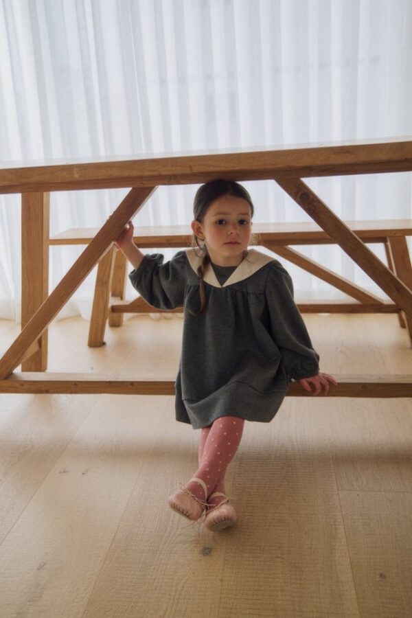 20E8BB7F-C374-4CA7-818E-5225AF82B491 〖預購〗學院序曲經典深灰質感洋裝