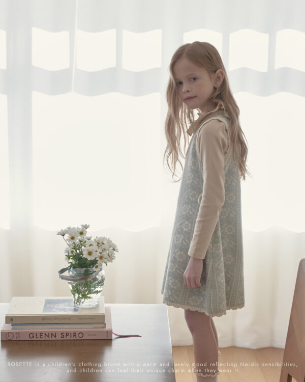 27F6E274-6704-4188-ACD7-DBDD9A688F05 〖預購〗Marie 羽毛領立體荷葉邊飾上衣