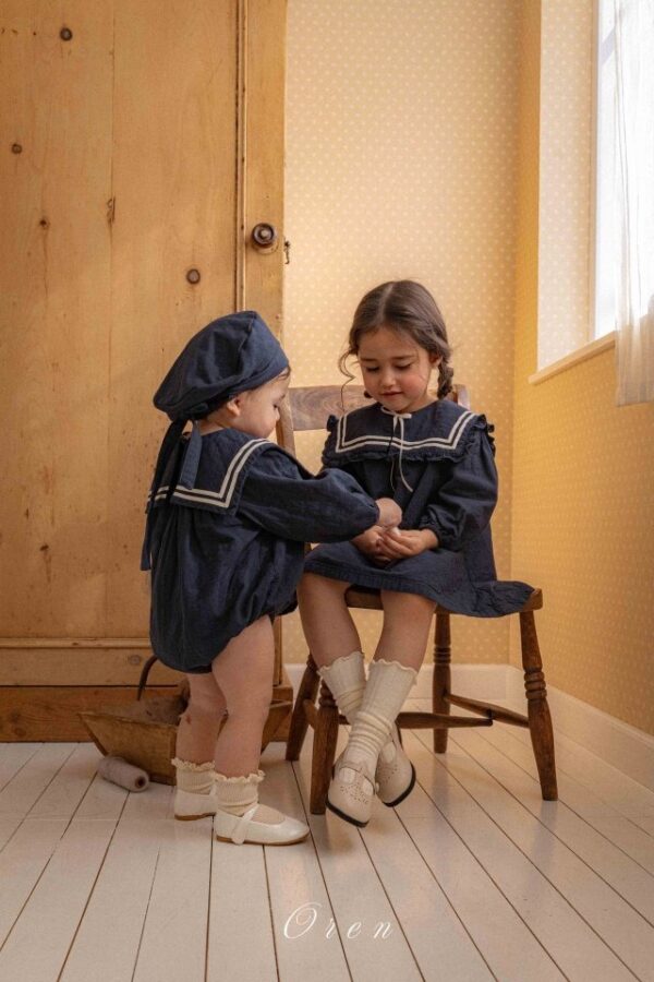 28C970D2-871A-4E09-8F24-5AFB2BCA39D4 〖預購〗牛奶海軍領舒柔洋裝