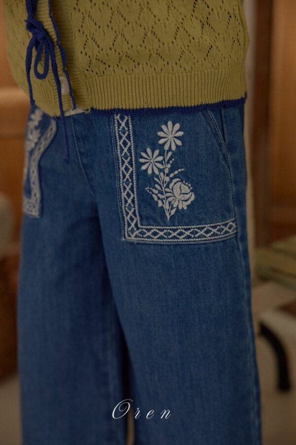 2D4CB61E-D965-4001-ABDE-EE20DE71E912 〖預購〗Amelie 花卉牛仔褲