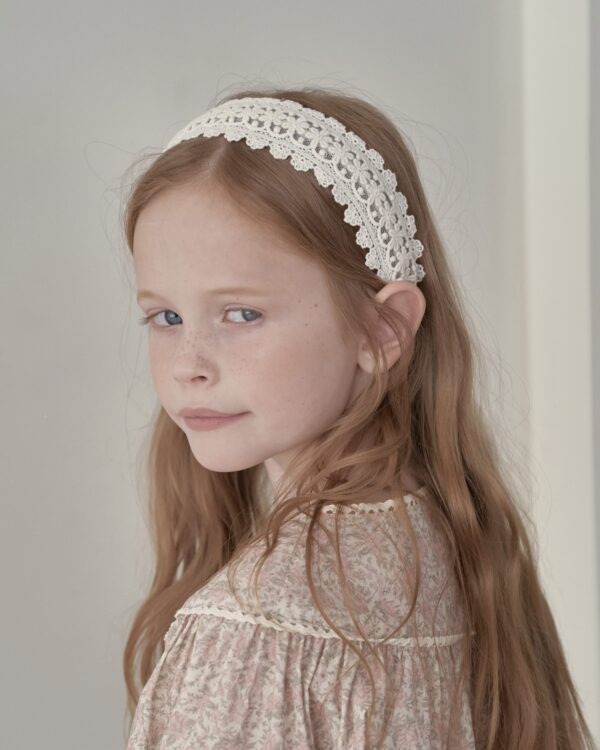 2DB9E725-73BB-4571-BB87-548C4C28D01C_1_201_a 〖預購〗Daisy 鏤空織紋法式髮箍