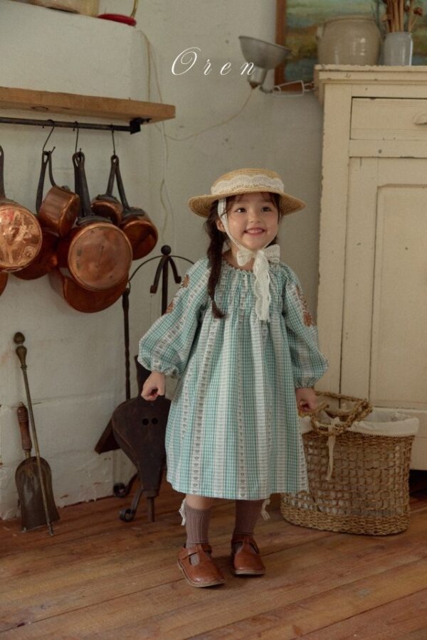 2E9DE64F-E732-4413-9F6B-D496BD0DBF12 〖預購〗Cefuri 復古格紋洋裝