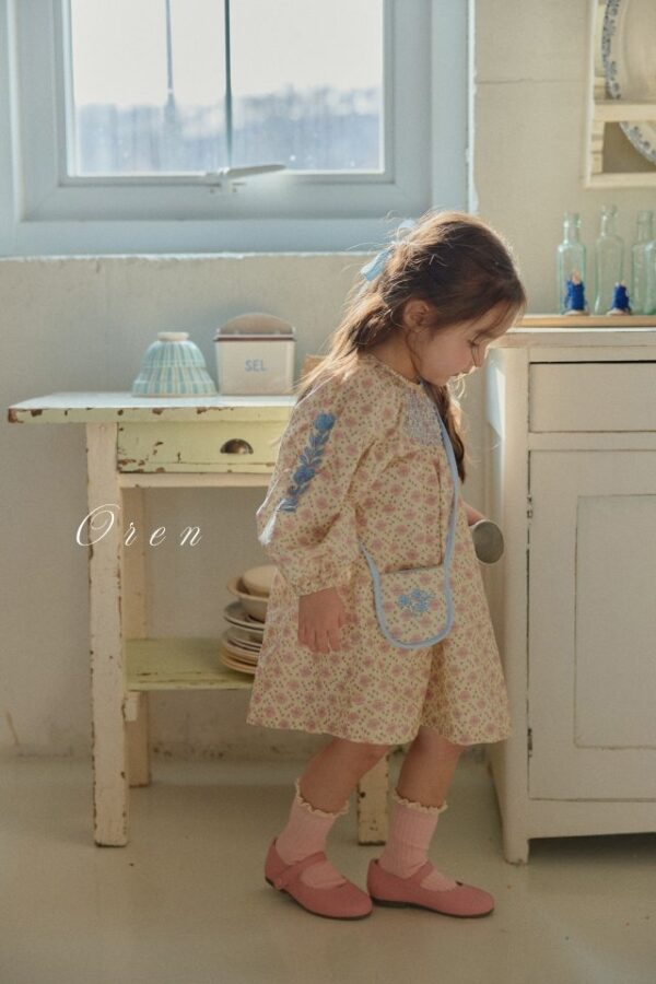 3267E1D5-D210-4C04-BEBD-D44749896DA5 〖預購〗 精靈雛菊摺皺洋裝 精靈雛菊摺皺洋裝