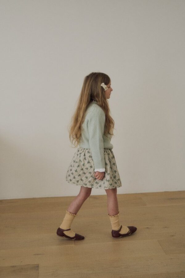 331DFDB6-DD1D-4F0B-B837-1ED990CF181E 〖預購〗羽翼立體壓紋質感短裙