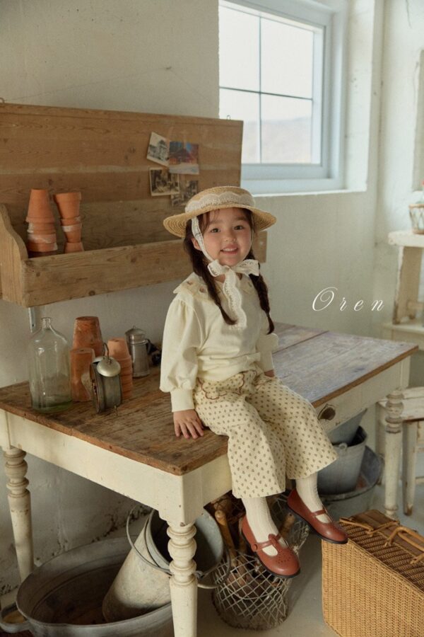 391B1F8C-D31F-40D2-80EF-32A812359D82 〖預購〗兒童鈴鐺刺繡褲