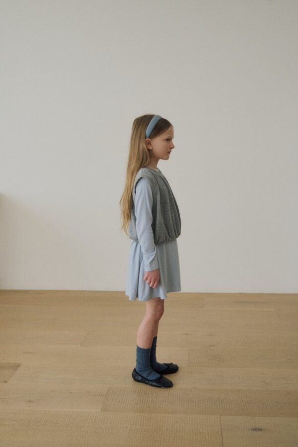 3B54B516-FA46-49DF-A783-39192285E1AF 〖預購〗純淨奶油剪裁連身裙