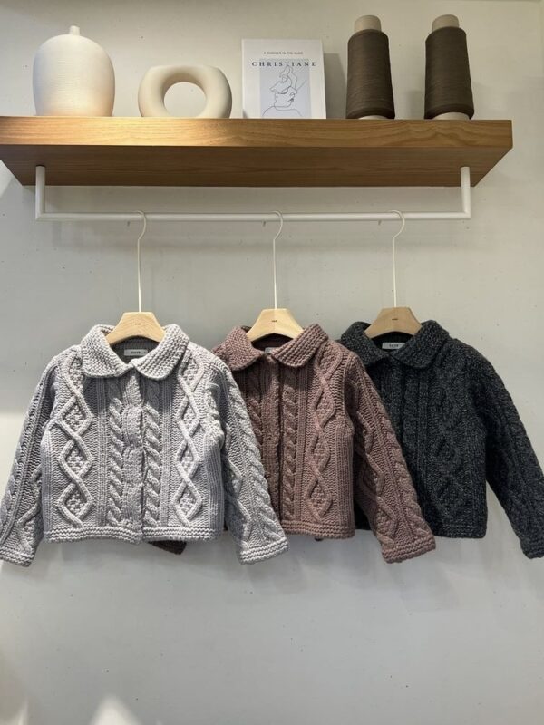 3E63C987-4988-44A2-8DC0-FB12407FEEC2_1_201_a 〖預購〗Sally 經典麻花質感開襟外套