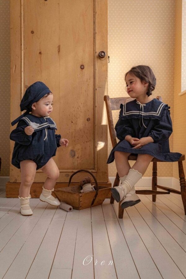 3F528917-DE61-4319-9EDA-D370FDC17850 〖預購〗牛奶海軍領舒柔洋裝