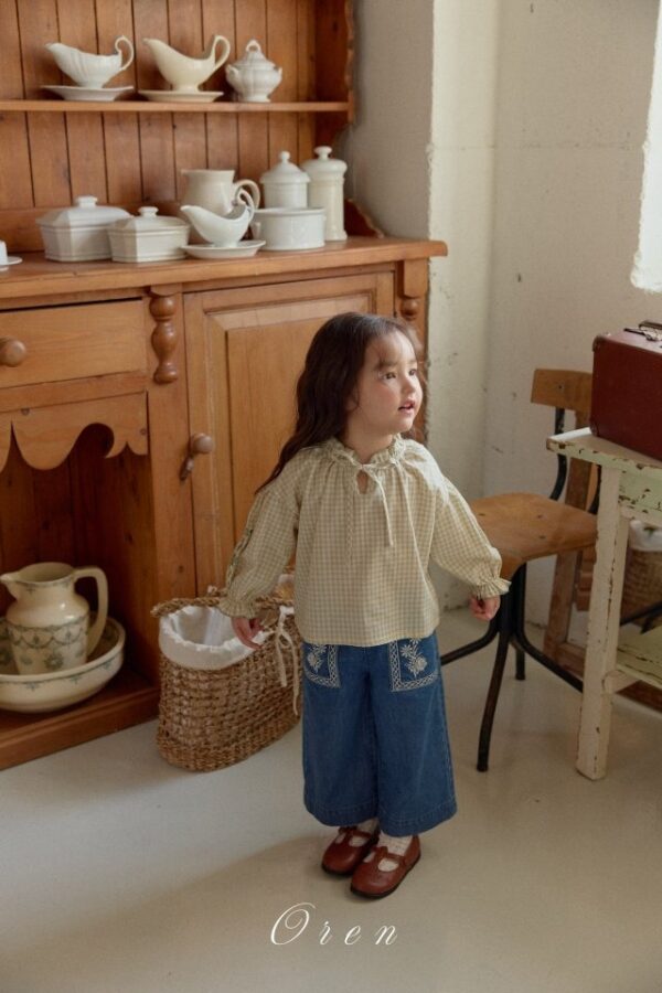 42432361-D34B-4018-8F08-B1265C251857 〖預購〗Amelie 花卉牛仔褲