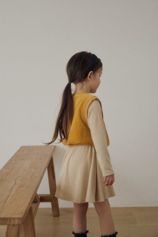 451BAE2B-C882-41AE-86D3-524C271EE1AB 〖預購〗純淨奶油剪裁連身裙