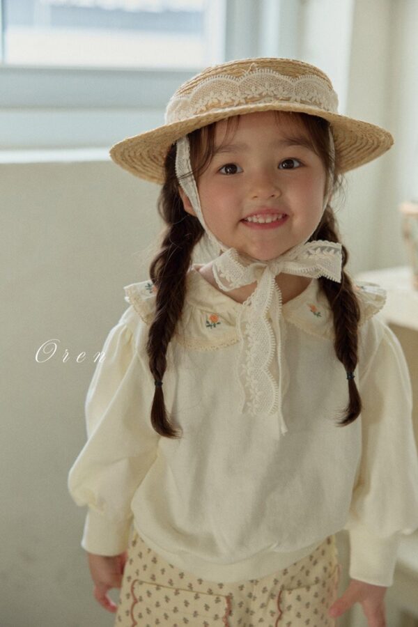 4ADEE73D-799C-4C21-91FD-0AE945FF5F5F 〖預購〗Asha 花卉刺繡衛衣