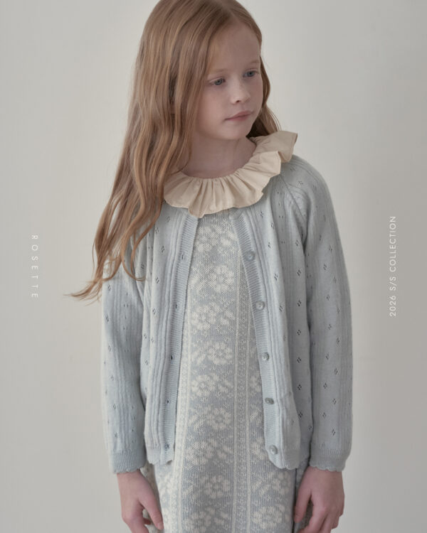 4B915470-75F1-4BBD-9814-C03121FB616D 〖預購〗Marie 羽毛領立體荷葉邊飾上衣