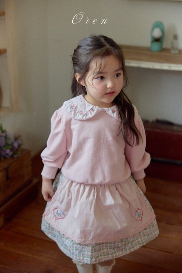 4CA95AFC-C07C-4E01-86EF-91C38FA89168 〖預購〗Asha 花卉刺繡衛衣