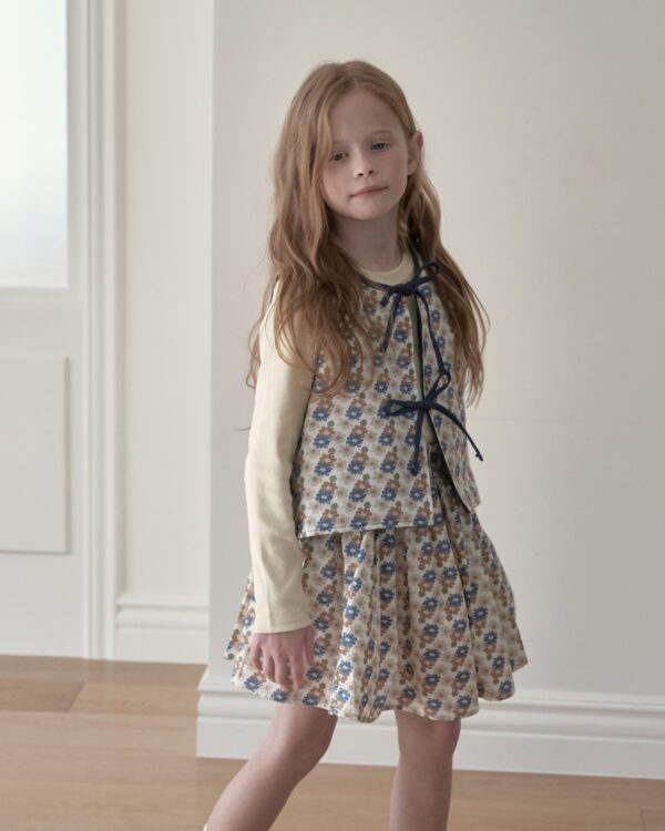 4CD18EB0-55C2-4AD1-8982-3DE667A8280A_1_201_a 〖預購〗May 織夢花語雙面穿單寧背心