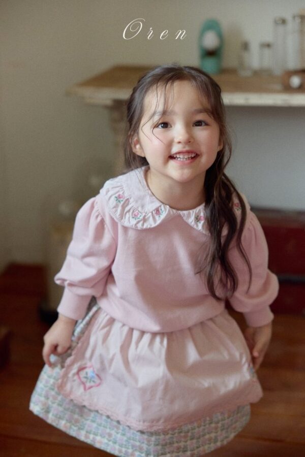 4CD2F6A9-3D36-4C9B-B62D-52A8C5826BB0 〖預購〗Asha 花卉刺繡衛衣