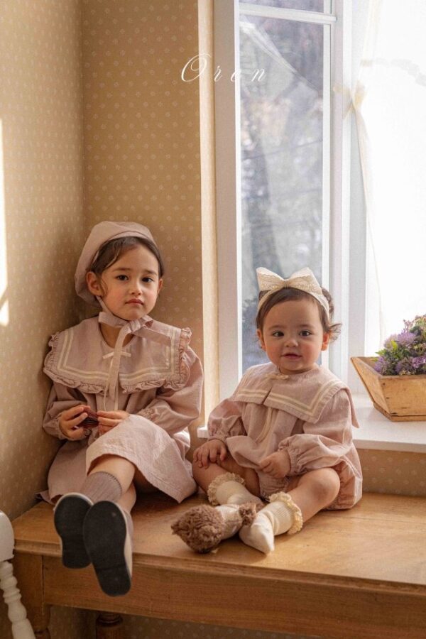 4D077BD0-732F-4456-8800-36548F54BE38 〖預購〗牛奶海軍領舒柔洋裝