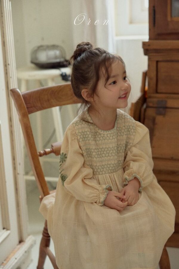 4EAAA629-2576-4B49-96FB-406C62F2DEAD 〖預購〗Marienne 繡線洋裝