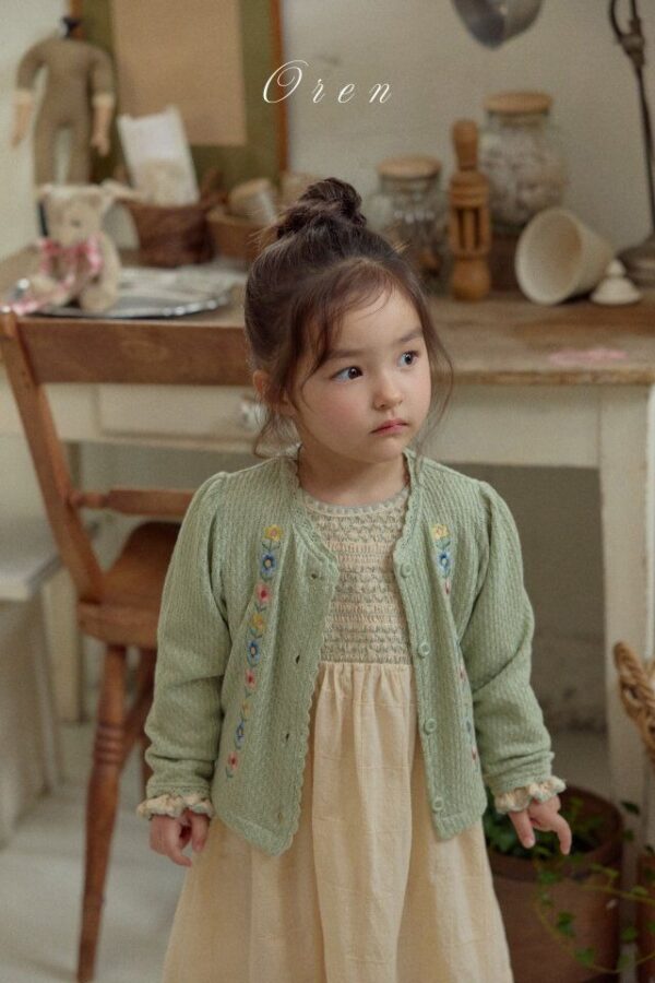 52EBE560-0542-445E-9AEC-8EDBCEBAA778 〖預購〗Colette 花卉刺繡開襟外套