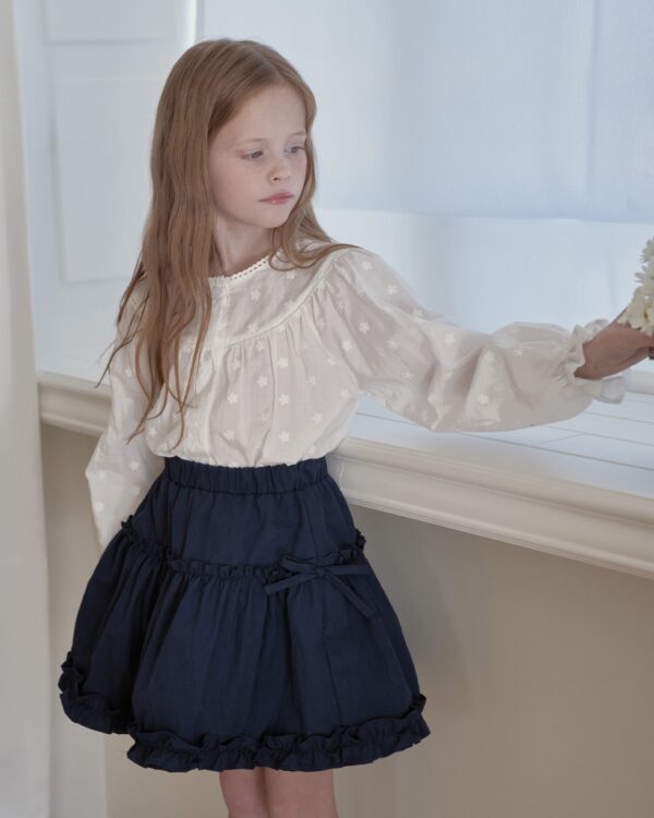 55CE3E2F-317F-49A8-A792-2094DCE7CBC1_1_201_a 〖預購〗Maren 蕾絲邊飾質感襯衫