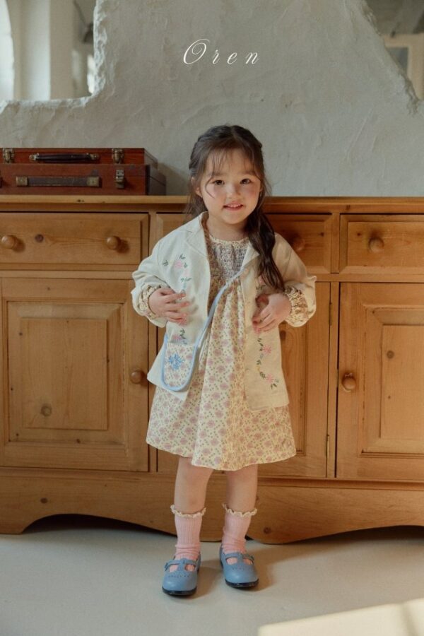 56F9CDC5-50C0-41BA-92E9-64FD61CA8F49 〖預購〗復古質感織紋外套