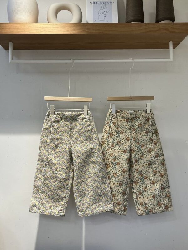 5B99FA8E-8467-4200-B656-6B931BDDBF20_1_201_a 〖預購〗Koi 花綻碎花滿版質感長褲