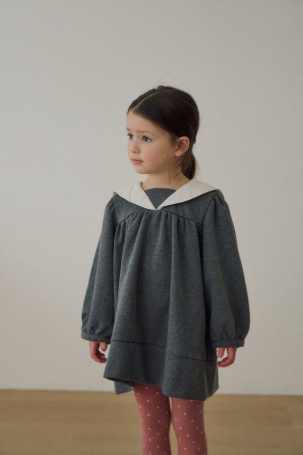 5D46AC3C-A27E-4F4C-ACED-52D43062371A 〖預購〗學院序曲經典深灰質感洋裝