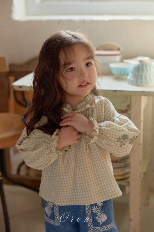 6160F295-AD00-4A3B-864B-D1ED7A94C94F 〖預購〗Noir 刺繡襯衫