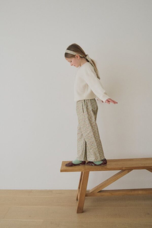 617B1805-CE09-473B-878A-1C66477189D9 〖預購〗Koi 花綻碎花滿版質感長褲