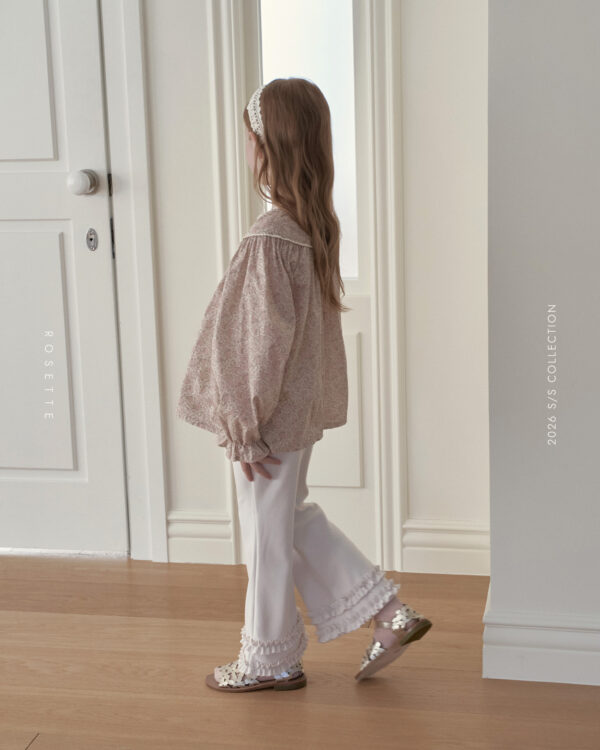 67EA2774-58A3-40E0-8DA1-47E3E1716ACB 〖預購〗莉莉序曲荷葉邊飾微喇叭褲