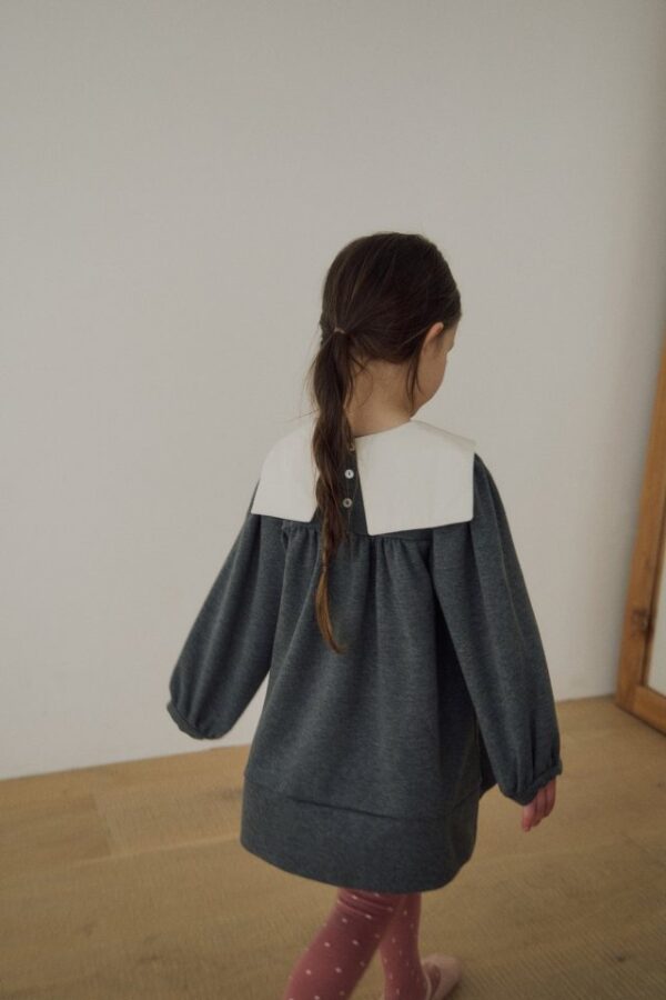 69789EF6-BF79-4C7F-B1E4-AF2A27DE71BA 〖預購〗學院序曲經典深灰質感洋裝