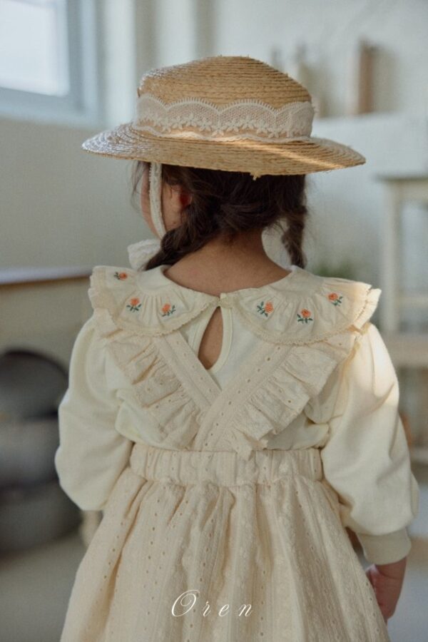 6BC683D0-EFE4-4280-88BC-33F6DB4357FB 〖預購〗Arbo 刺繡吊帶裙