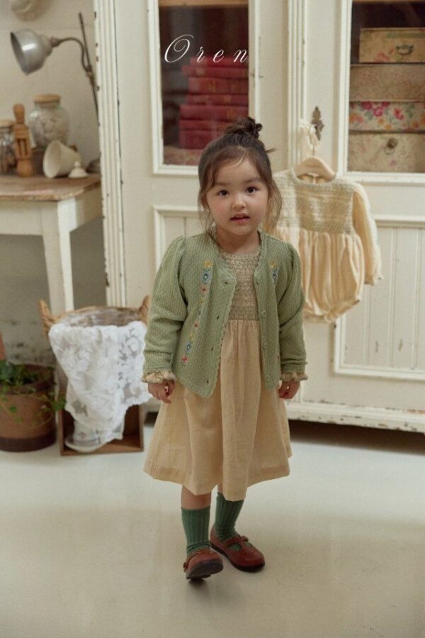 6CDF78C2-2DCD-423B-84FB-C96BCDE0CFBD 〖預購〗Colette 花卉刺繡開襟外套