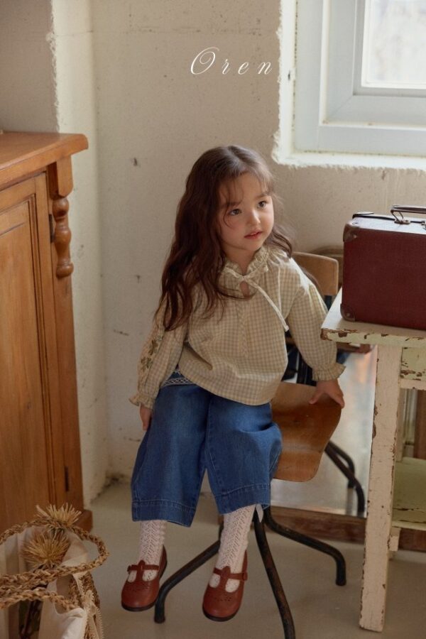 6D9F8FD1-5183-4E5D-82DB-92A93225F5ED 〖預購〗Amelie 花卉牛仔褲