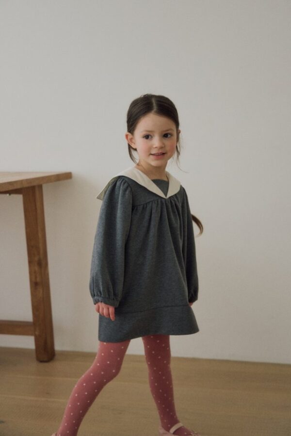 7058BEB4-815F-428D-A60A-319BE346C0FE 〖預購〗學院序曲經典深灰質感洋裝