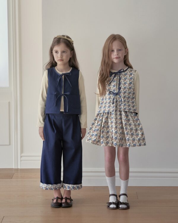 70943218-C1A5-4C3A-864A-4DB57466F8AF_1_201_a 〖預購〗May 織夢花語雙面穿單寧背心