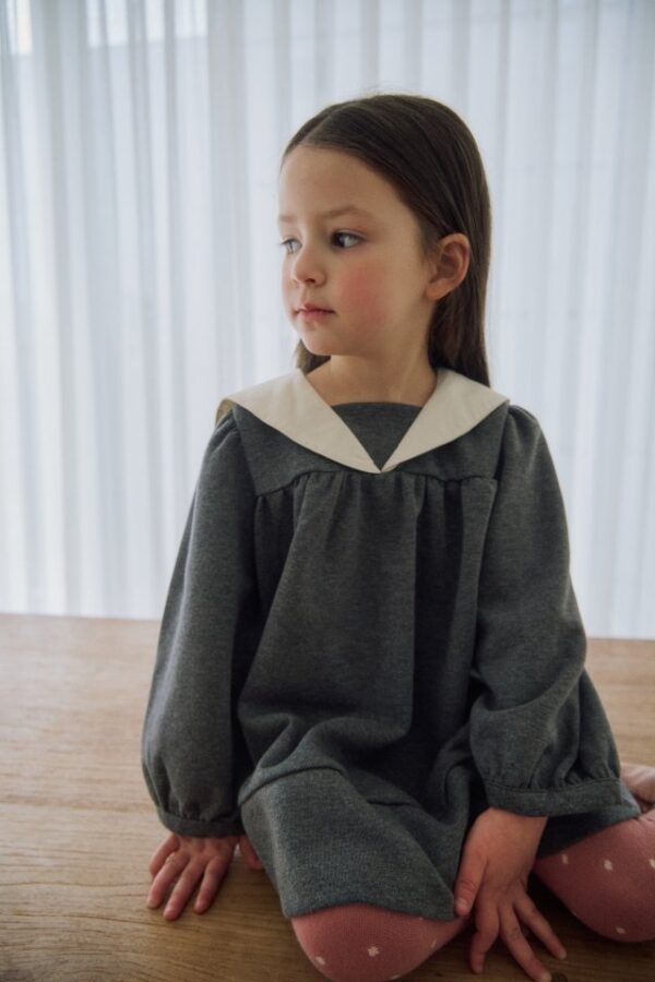 760C1E4B-16EF-4AB2-B7AC-F37D15D8A908 〖預購〗學院序曲經典深灰質感洋裝