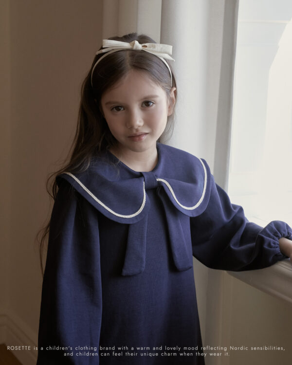 778056B4-63FA-46E2-B683-21A15CF08105 〖預購〗愛之名大翻領蝴蝶結質感洋裝