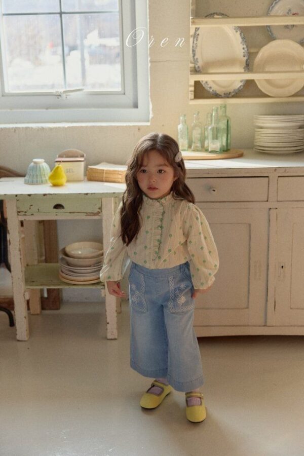 795728E7-FA40-471E-9D2F-C0883B2E5A7E 〖預購〗Colette 花卉襯衫