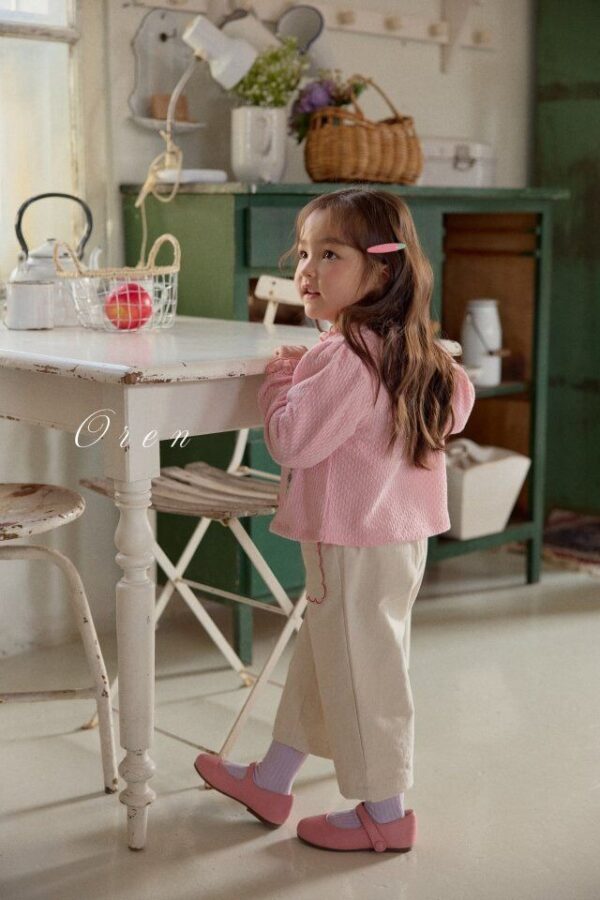 795A4BFA-B1D7-401B-B75D-160DC4E8B86C 〖預購〗Colette 花卉刺繡開襟外套