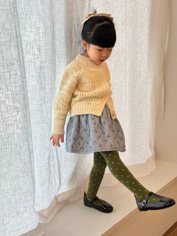 79C22C91-921D-44C1-967E-00980307FEE5 〖預購〗羽翼立體壓紋質感短裙