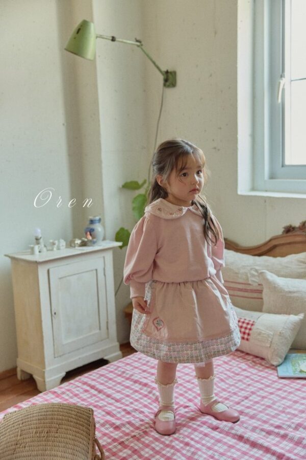 7F7B4EB4-0F7F-4329-AEBD-80EE86C674F7 〖預購〗Asha 花卉刺繡衛衣