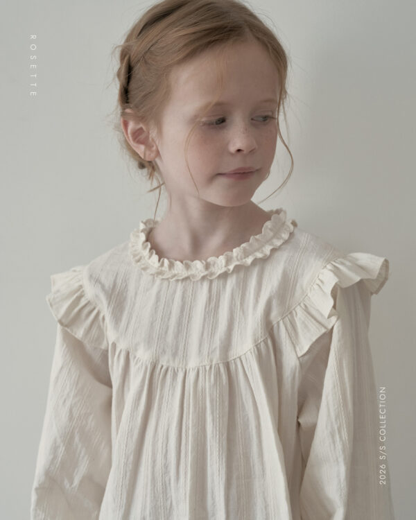 806B0A57-E74C-4A51-B72C-0EB8D9B76C3A 〖預購〗桃樂絲碎花漫漫雲朵感襯衫