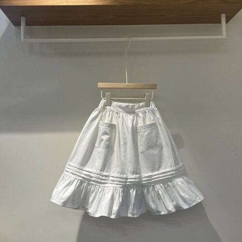 81AC7A52-289D-46F6-83FF-201652A6C0AA_1_201_a 〖預購〗花語繫帶圍裙式質感長裙