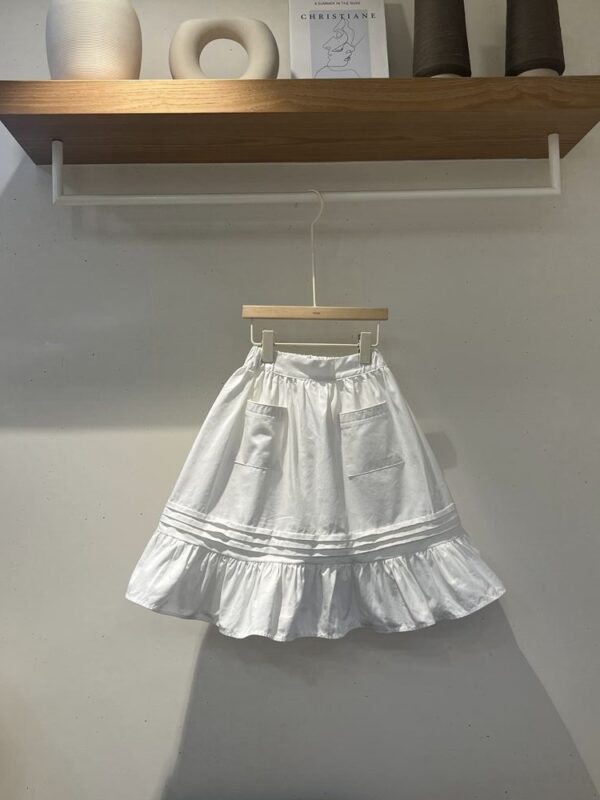 81AC7A52-289D-46F6-83FF-201652A6C0AA_1_201_a 〖預購〗花語繫帶圍裙式質感長裙