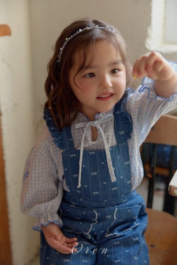 8F157F62-6014-4072-BC76-EB987CED5A26 〖預購〗Noir 刺繡襯衫